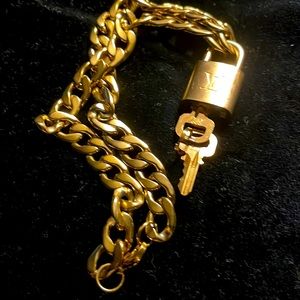 authentic Louis Vuitton, lock and keys’! not a Louis Vuitton chain
